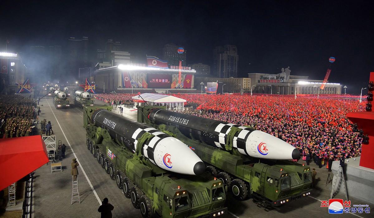 Военный парад в Северной Корее, 75-летие основания Корейской народной армии (30 фото)